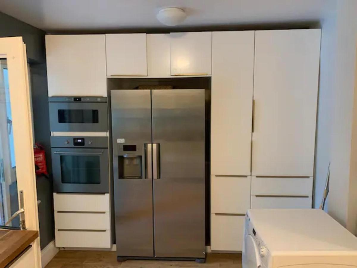 Modern 5 Bedroom Family House - 18 Mins To Station Londyn Zewnętrze zdjęcie