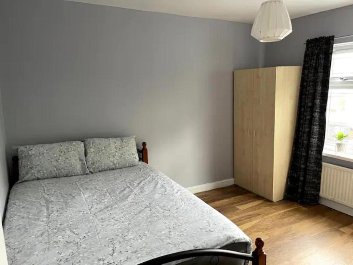 Modern 5 Bedroom Family House - 18 Mins To Station Londyn Zewnętrze zdjęcie