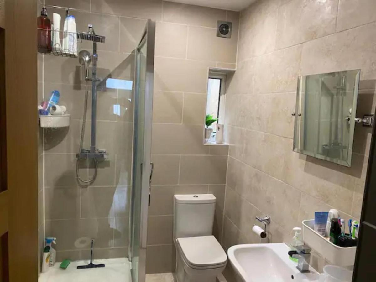 Modern 5 Bedroom Family House - 18 Mins To Station Londyn Zewnętrze zdjęcie